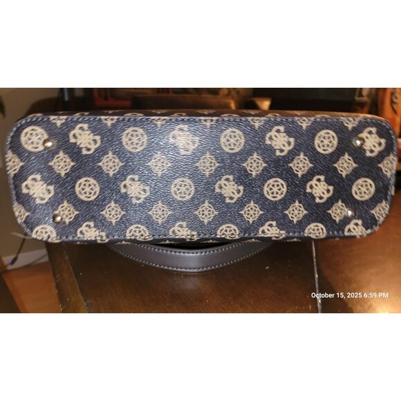 Guess 4G Noelle Tote Monogram Logo Charm Designer Handbag 14x9.5x10.3 - Picture 10 of 10